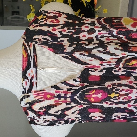 Women's summer sleevless top. By a.n.a. size medium.  V neck great color, design - Picture 4 of 7